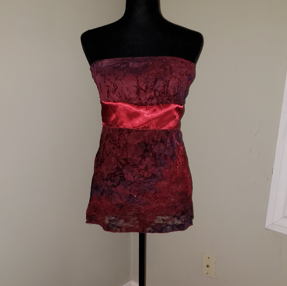 Red /black lace detail strapless top w/tieback